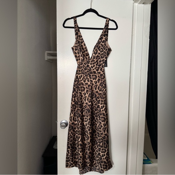 Leopard print v neck midi dress XS - Picture 5 of 7
